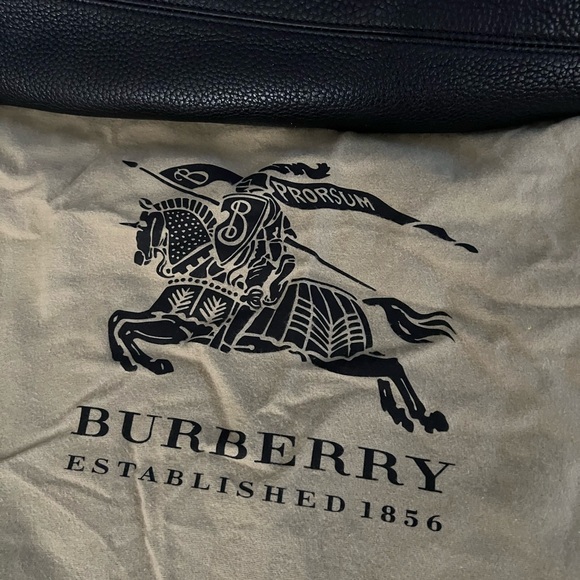 BURBERRY London Grainy Calfskin Medium Baynard Tote Black - Picture 11 of 13